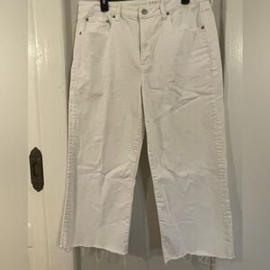 White American Eagle cropped wide leg jeans